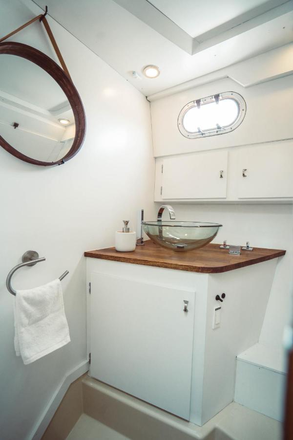 Botel No Limit Charter Bateau Avec Parking Prive Proche Centre-ville