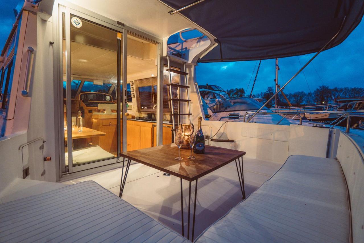 Botel No Limit Charter Bateau Avec Parking Prive Proche Centre-ville *