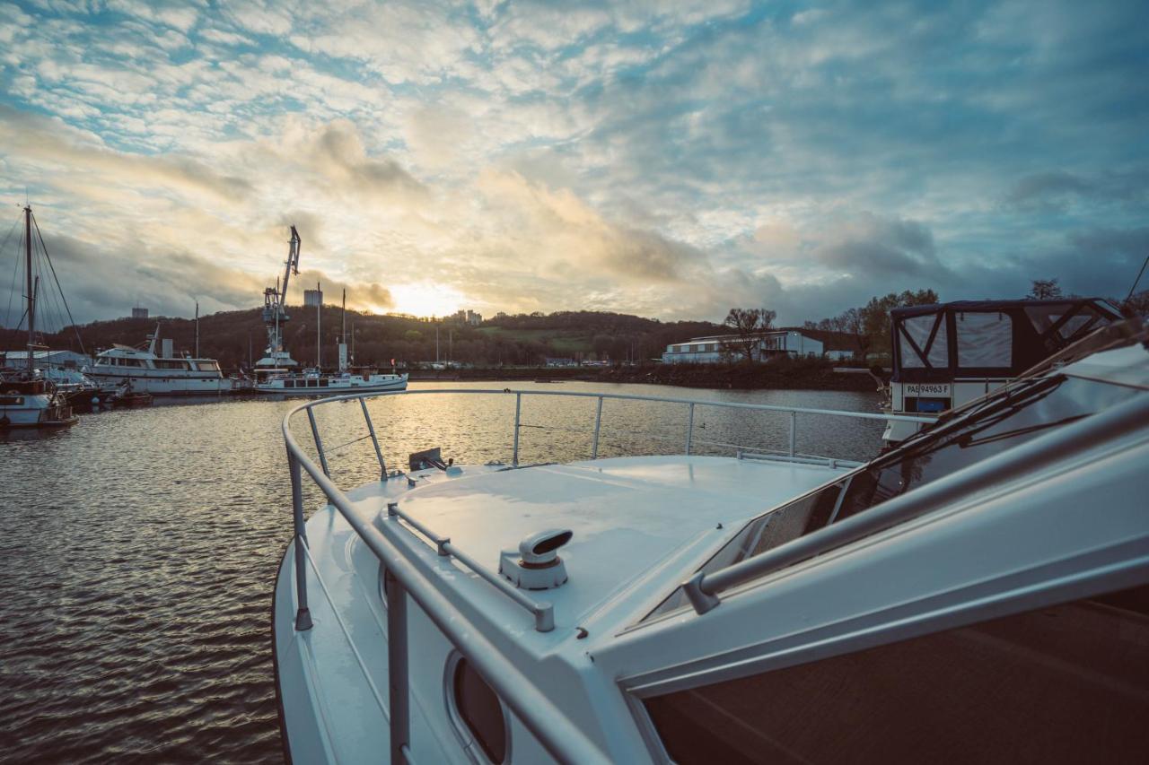 Botel No Limit Charter Bateau Avec Parking Prive Proche Centre-ville
