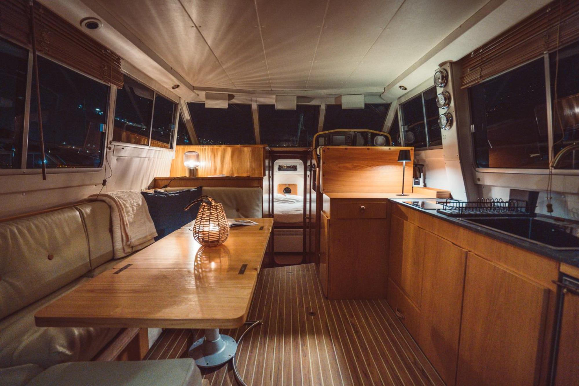 Botel No Limit Charter Bateau Avec Parking Prive Proche Centre-ville